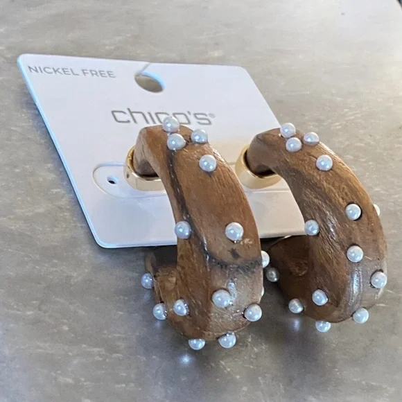 NWT Chico’s Wood & Faux Pearl Earrings - Picture 4 of 8
